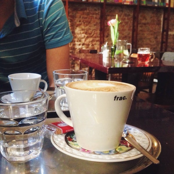 รูปภาพถ่ายที่ Café Fra โดย Jane เมื่อ 5/21/2014