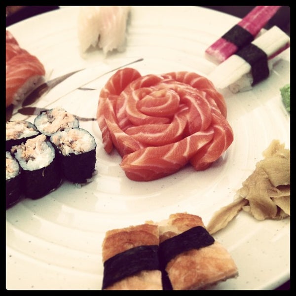 Foto tirada no(a) Nagomi Sushi Bar por Léo C. em 12/19/2012