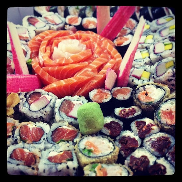 Foto tirada no(a) Nagomi Sushi Bar por Léo C. em 12/20/2012