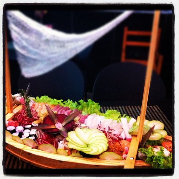 Foto tirada no(a) Nagomi Sushi Bar por Léo C. em 11/15/2012