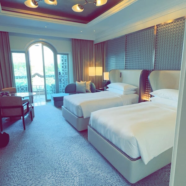 Foto diambil di Emirates Palace Hotel oleh Hafed Alfouzan ☕. pada 2/4/2024
