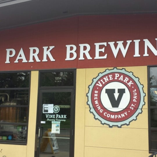 Снимок сделан в Vine Park Brewing Co. пользователем Ed J. 5/24/2014