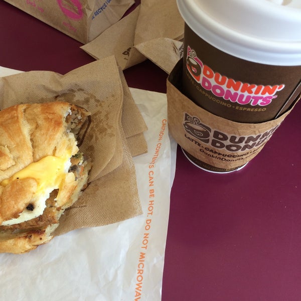 Photo taken at Dunkin&#39; by Rubén A. on 1/31/2015