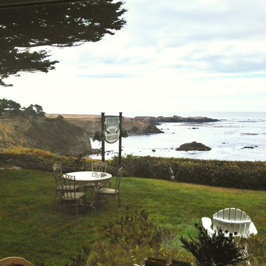 Photo taken at Agate Cove Inn by Miss K. on 10/6/2012