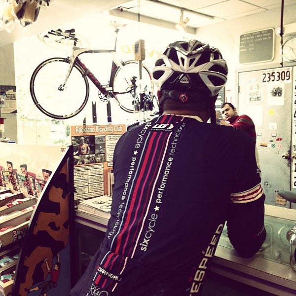 Das Foto wurde bei Piermont Bicycle Connection von Team Sixcycle R. am 9/29/2012 aufgenommen