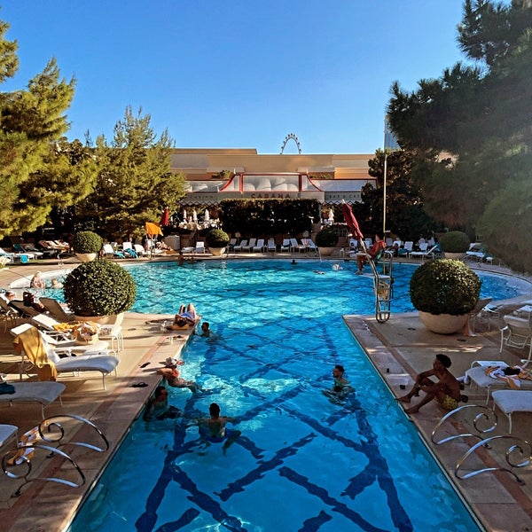 รูปภาพถ่ายที่ Wynn Las Vegas Pool โดย ABM เมื่อ 8/6/2021