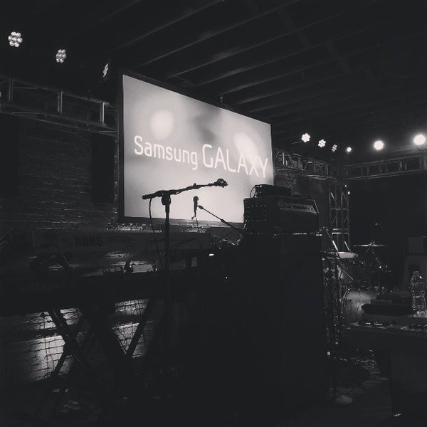 Photo taken at Samsung GALAXY Experience by Damaris T. on 3/10/2013