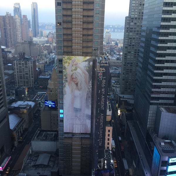 3/9/2016 tarihinde Nicholas J.ziyaretçi tarafından DoubleTree Suites by Hilton Hotel New York City - Times Square'de çekilen fotoğraf