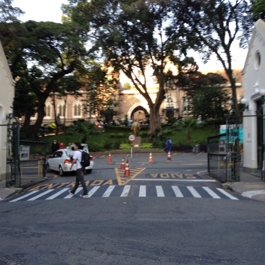 รูปภาพถ่ายที่ Faculdade de Ciências Médicas da Santa Casa de São Paulo - FCMSCSP โดย Marcosde เมื่อ 12/12/2012