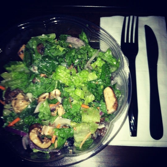 Foto tirada no(a) Heirloom Salad Company por Rachel em 9/19/2012