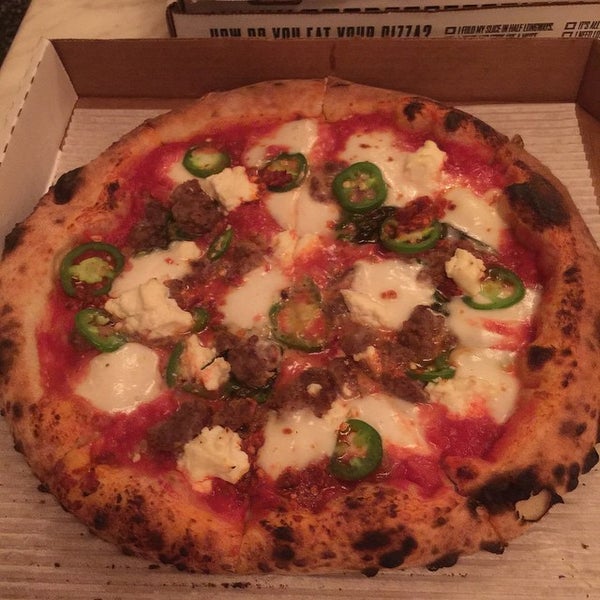 Foto tomada en 800 Degrees Neapolitan Pizzeria  por Darryl el 4/10/2015