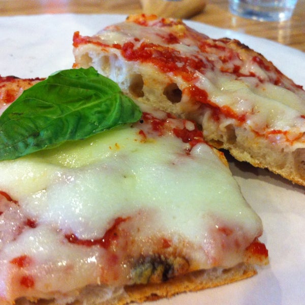 Das Foto wurde bei Pizzarium A Slice of Rome von Emma D. am 2/7/2013 aufgenommen