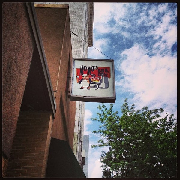 7/24/2013にChris M.がMoMo&#39;s BBQ &amp; Grillで撮った写真