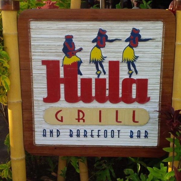 Photo taken at Hula Grill Kaanapali by Eric R. on 5/14/2013