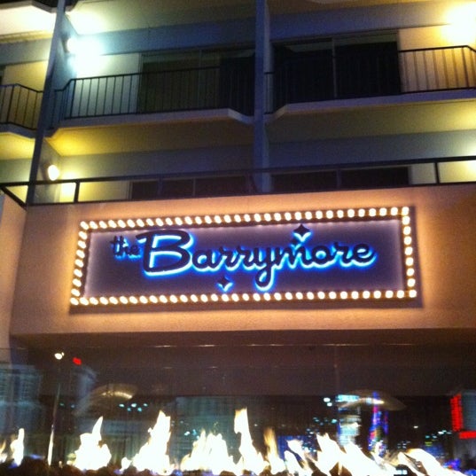 รูปภาพถ่ายที่ The Barrymore โดย Kapil S. เมื่อ 11/18/2012
