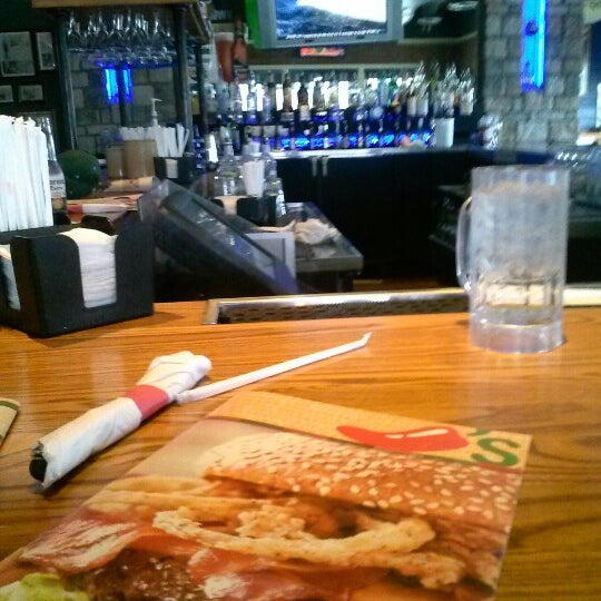 Photo taken at Chili&#39;s Grill &amp; Bar by Jay L. on 2/6/2013