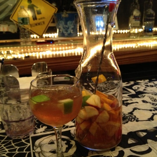 Foto diambil di Sangria&#39;s Bar / Grill / Lounge oleh Olger V. pada 10/17/2012