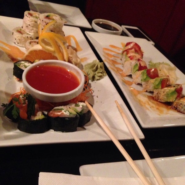 Foto scattata a Red Koi Thai &amp; Sushi Lounge da Alex H. il 8/11/2014