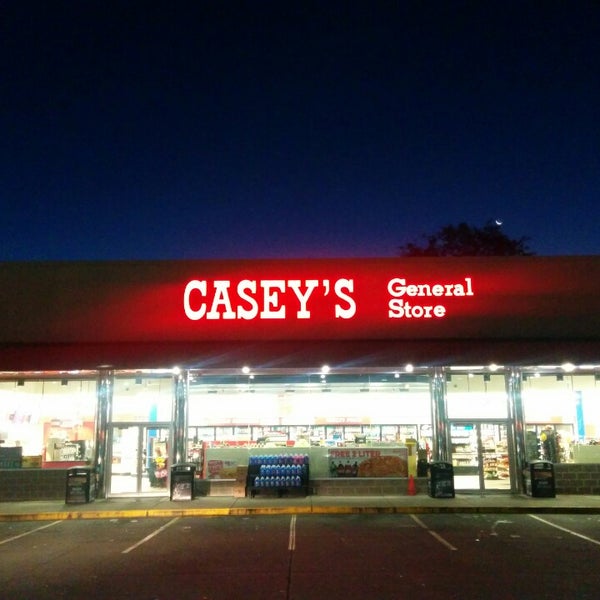 Foto tirada no(a) Casey&#39;s General Store por Clint H. em 10/21/2014