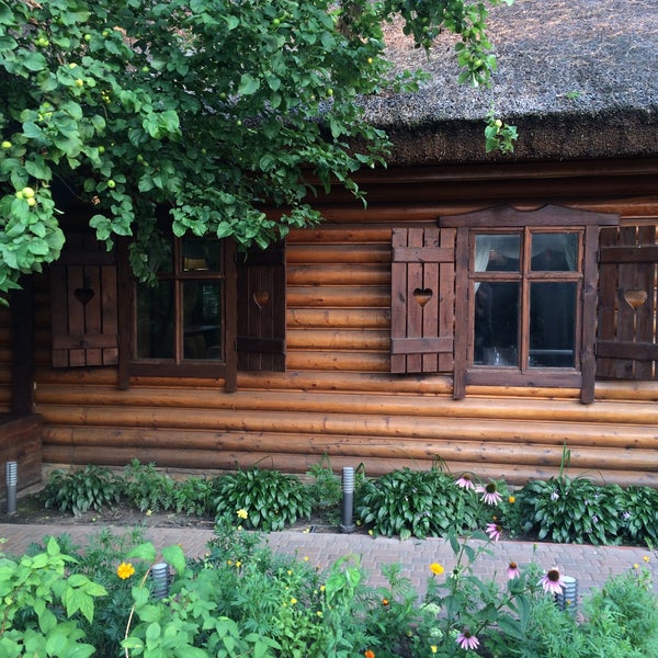 รูปภาพถ่ายที่ Ресторанно-готельний комплекс «Чумацький Шлях» โดย Svetlana T. เมื่อ 7/23/2016