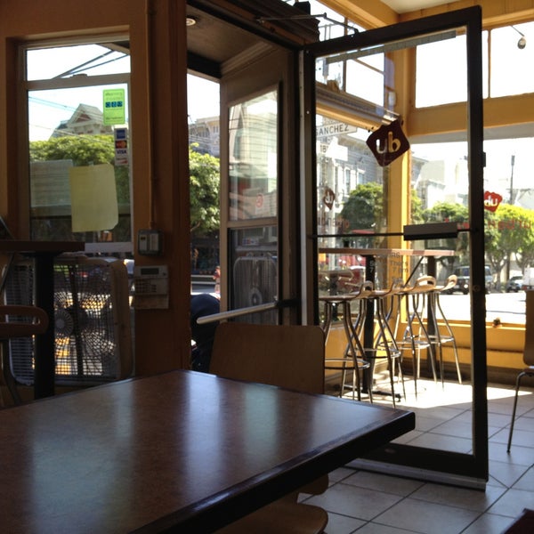 5/14/2013 tarihinde Julia F.ziyaretçi tarafından café UB'de çekilen fotoğraf
