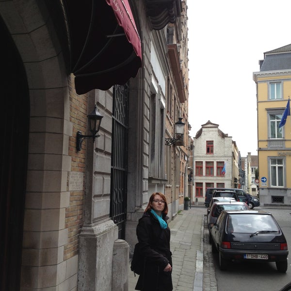 Photo taken at Anselmus Hotel Bruges by Tristan J. on 4/22/2013
