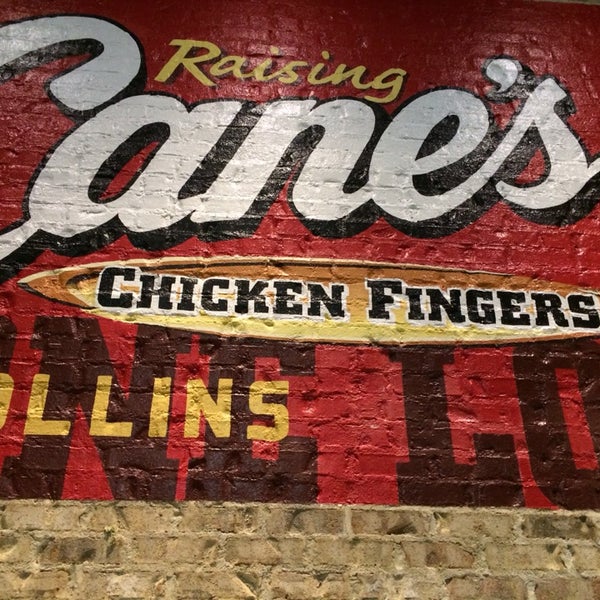 Foto tirada no(a) Raising Cane&#39;s Chicken Fingers por Josh L. em 11/23/2013