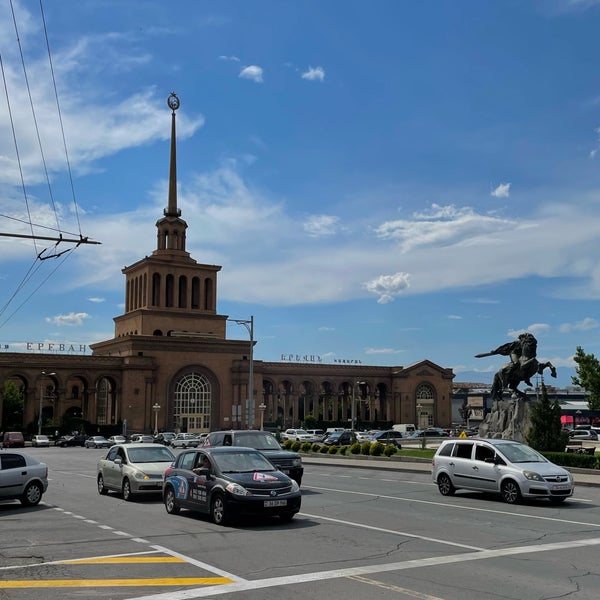 Ереван вокзал. Железнодорожный вокзал Ереван. ЖД вокзал Ереван. Северный вокзал Ереван. Центральный вокзал Еревана.