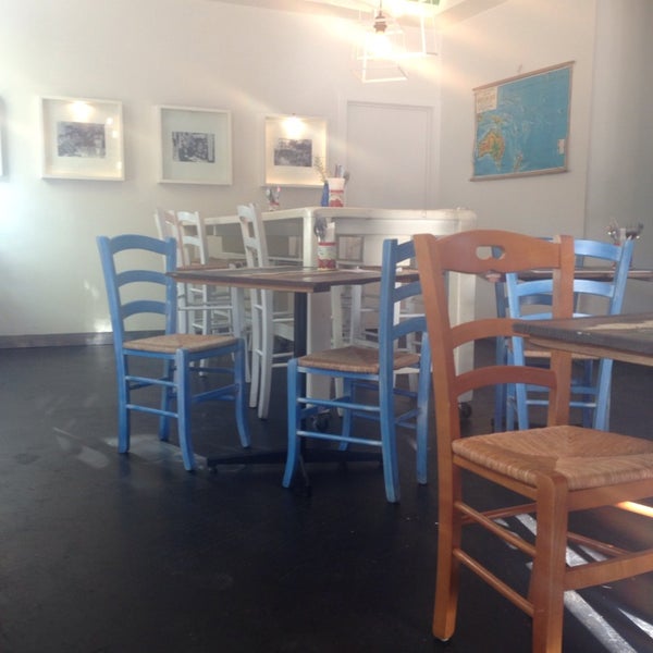 2/1/2014 tarihinde Scott R.ziyaretçi tarafından Kalamaki Greek Street Food'de çekilen fotoğraf