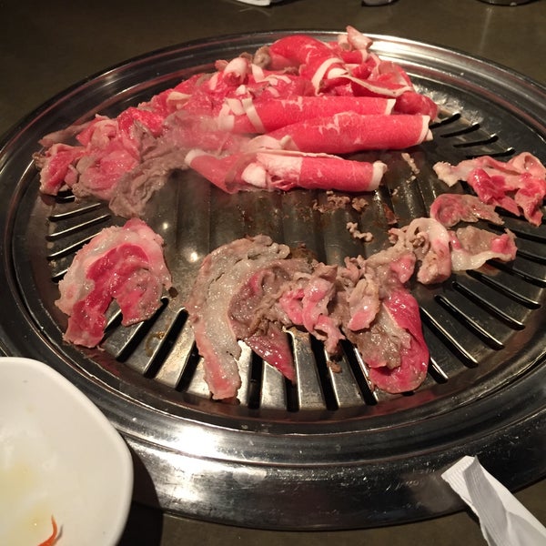 รูปภาพถ่ายที่ Wang Cho Korean BBQ - Chino Hills โดย Calvin เมื่อ 1/25/2015