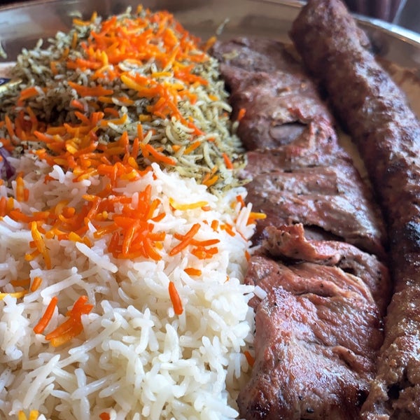 รูปภาพถ่ายที่ Kabobi - Persian and Mediterranean Grill โดย S เมื่อ 8/2/2019