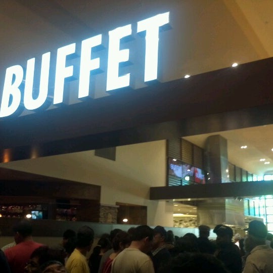 Foto tomada en The Buffet - Viejas Casino  por Alex M. el 11/18/2012