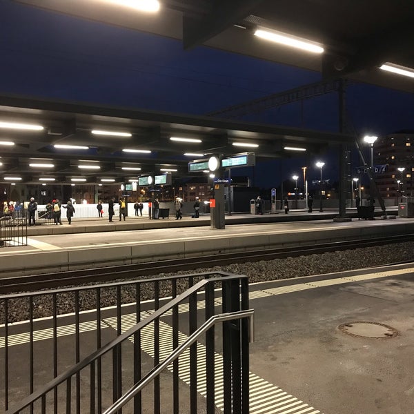 Foto tirada no(a) Bahnhof Oerlikon por Bernhard H. em 1/31/2019
