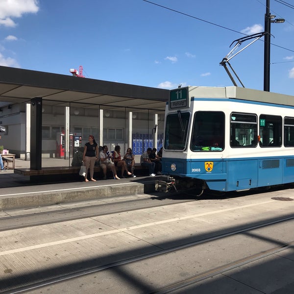 Foto tirada no(a) Bahnhof Oerlikon por Bernhard H. em 7/30/2019