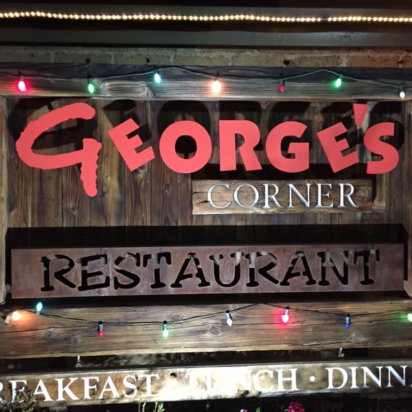 Foto diambil di George&#39;s Corner Restaurant oleh Bernhard H. pada 5/5/2015