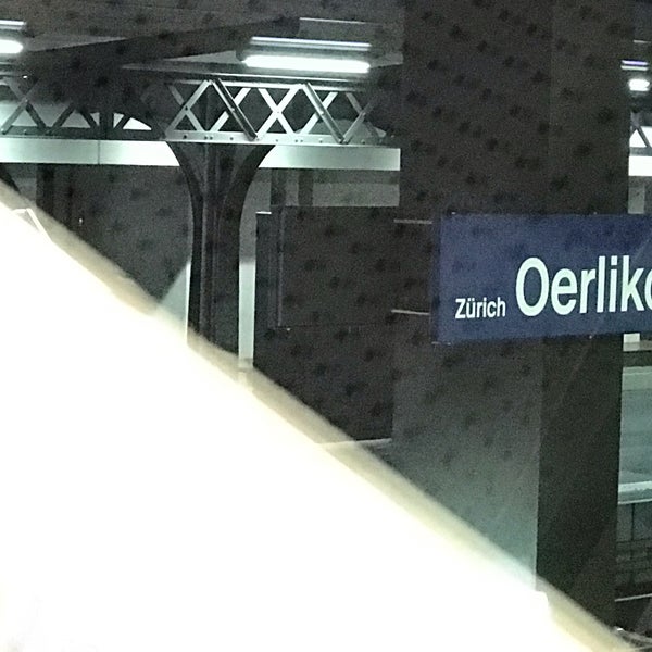 Foto tirada no(a) Bahnhof Oerlikon por Bernhard H. em 1/15/2019