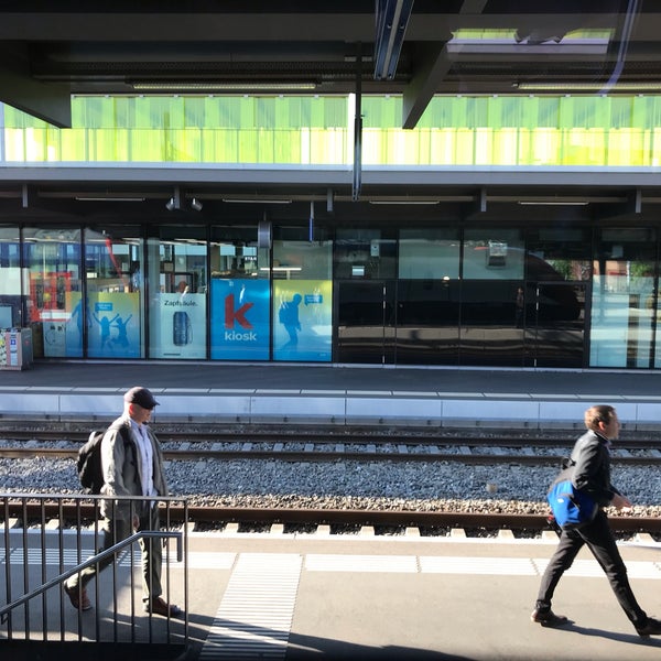 Foto tirada no(a) Bahnhof Oerlikon por Bernhard H. em 7/10/2019