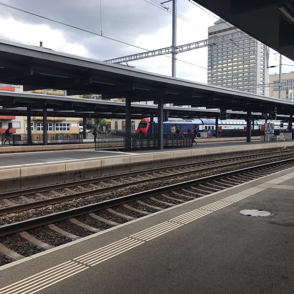 Foto tirada no(a) Bahnhof Oerlikon por Bernhard H. em 7/31/2019