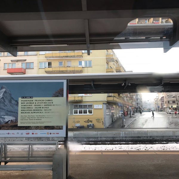 Foto tirada no(a) Bahnhof Oerlikon por Bernhard H. em 2/4/2019