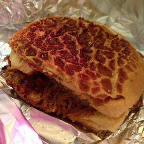 Photo prise au Elbert&#39;s Cheesesteak Sandwiches par Robin S. le5/25/2013