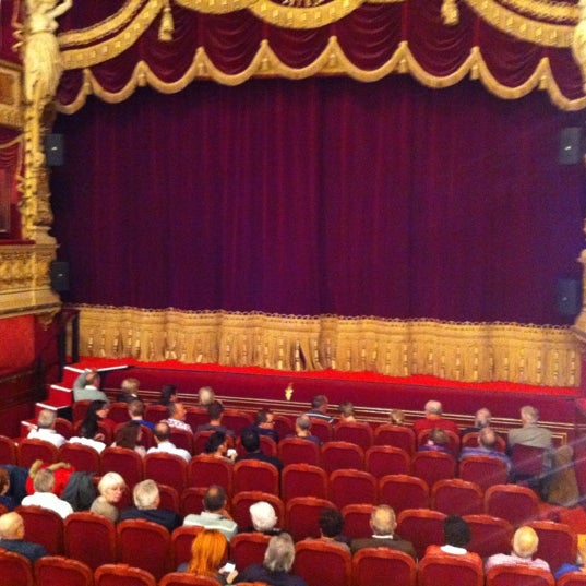 Foto diambil di Théâtre du Palais-Royal oleh Julie M. pada 10/11/2012