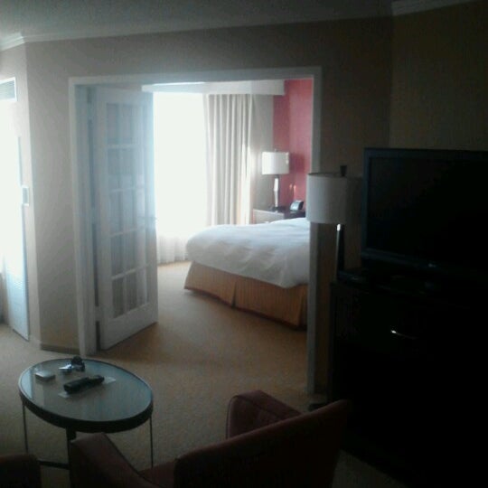 Photo taken at Chicago Marriott Suites O&#39;Hare by Josh S. on 11/17/2012