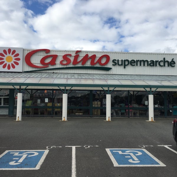 Photos at Casino supermarché - Plougasnou, Bretagne