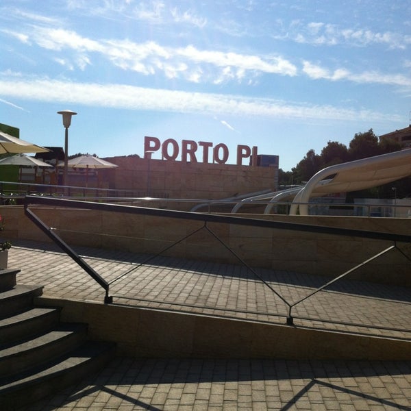 Foto diambil di C.C. Porto Pi oleh Alexander pada 9/5/2013