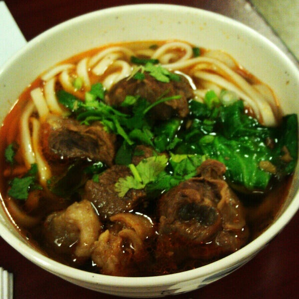 Снимок сделан в United Noodles and UniDeli пользователем Wen T. 2/26/2013