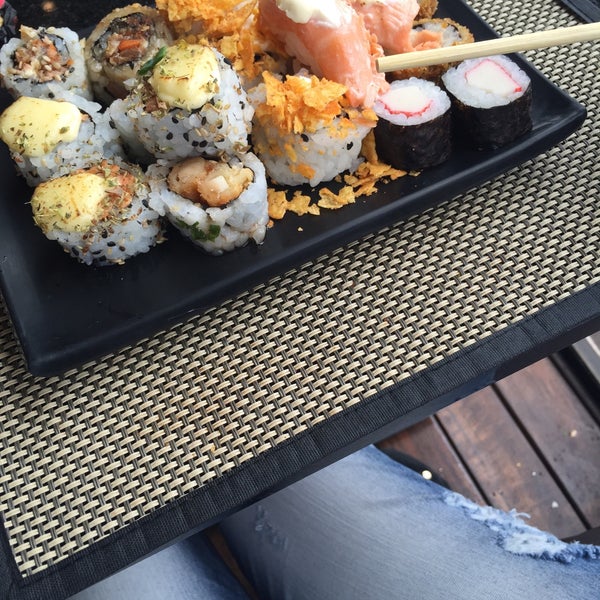 Foto tirada no(a) Mokai Sushi Lounge Bar por Maria L. em 9/24/2015