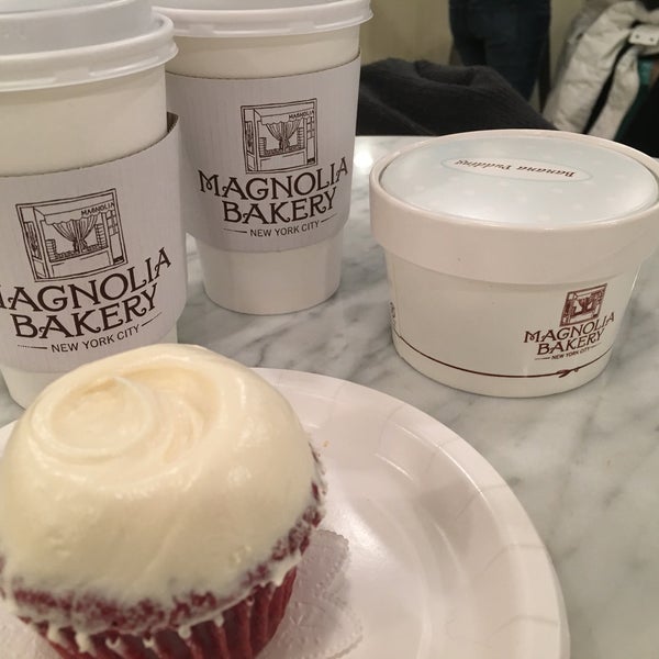 Photo taken at Magnolia Bakery by 엘파바 on 1/24/2016