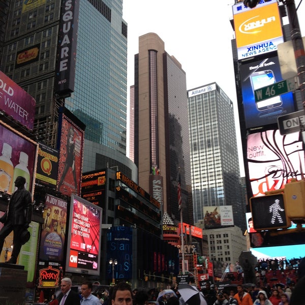 Photo taken at Broadway @ Times Square Hotel by Nastasia🌐 on 5/8/2013