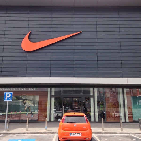Sábana secretamente Imperial Nike Factory Store - Calle Salvador De Madariaga