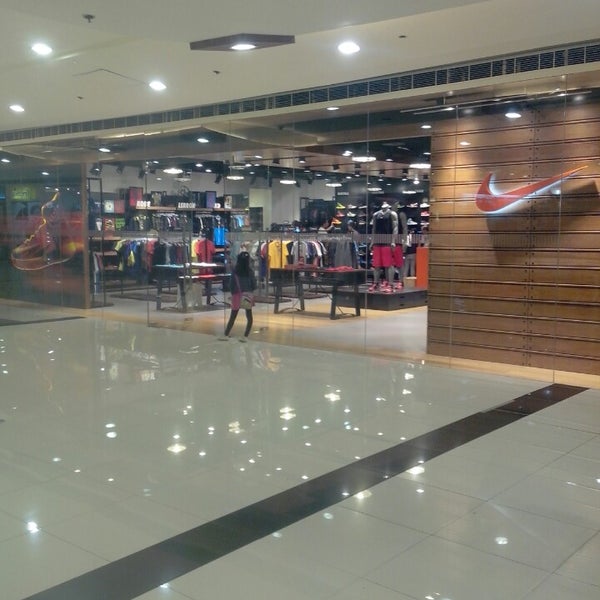 nike robinsons metro east